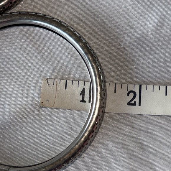 Chic Silver Perforated Bangle Trio - Picture 5 of 7
